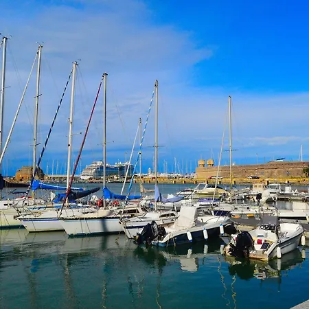 Domus Cavour شيفيتافيكْيا